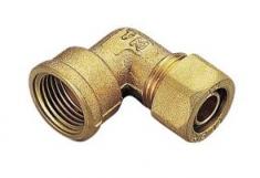 Vinkelløbende kompressionsovergang med muffe - 3/4" x 18 mm