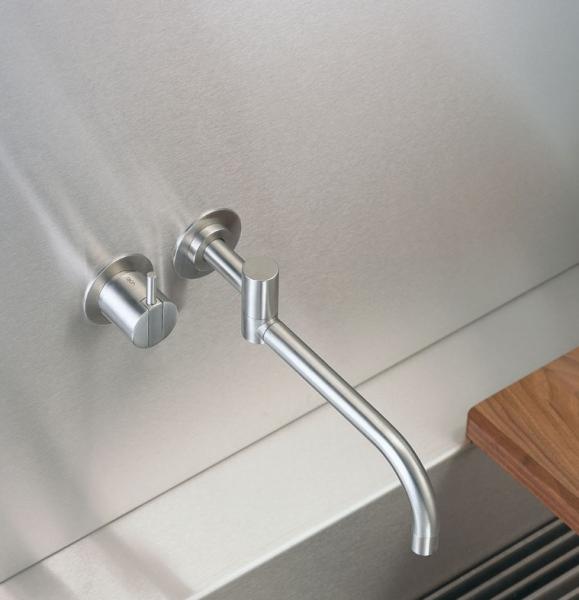 Vola 131 håndvaskbatteri - Messing natur