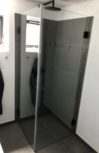Bath firkantet niche - Klar glas/mat sort