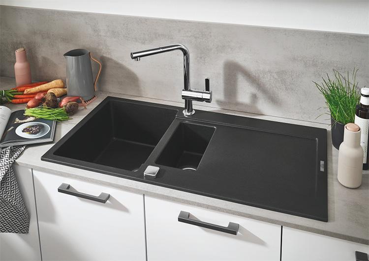 Grohe K500 køkkenvask i komposit m/skylleskål og afløbsbakke - Sort granit