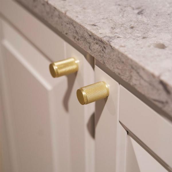 Beslagsboden knopgreb 409 m/crystal cut - Børstet messing