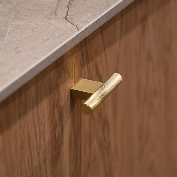 Beslagsboden B410 møbelknop m/crystal cut - Børstet messing