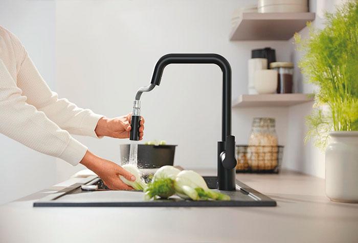 Grohe Start hybrid k&oslash;kkenarmatur m/sensor, udtr&aelig;k og Dual Spray - Mat sort