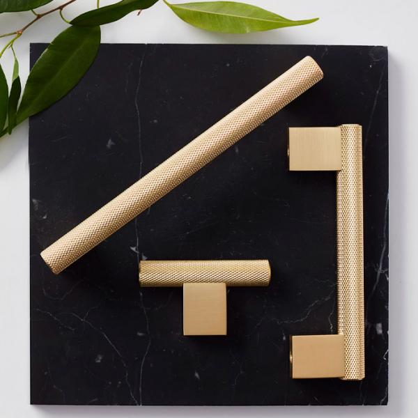 Beslagsboden B410 møbelknop m/crystal cut - Børstet messing